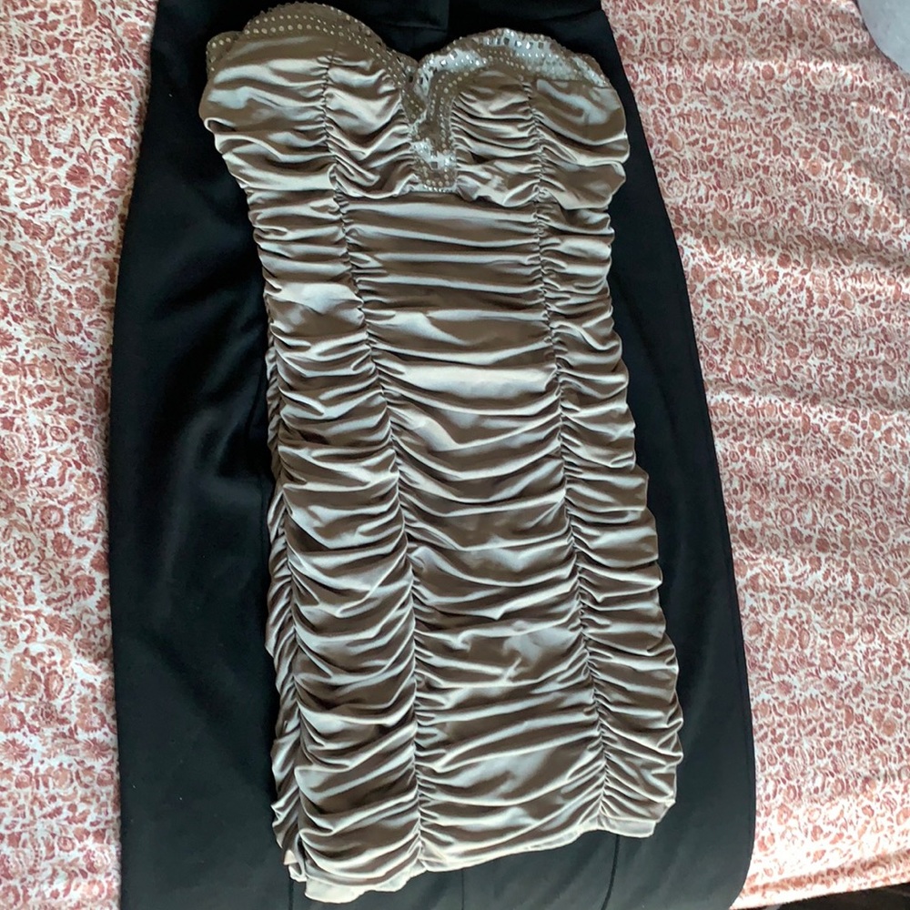 NWOT Cute grey mini - rhinestone & stud sweet heart top